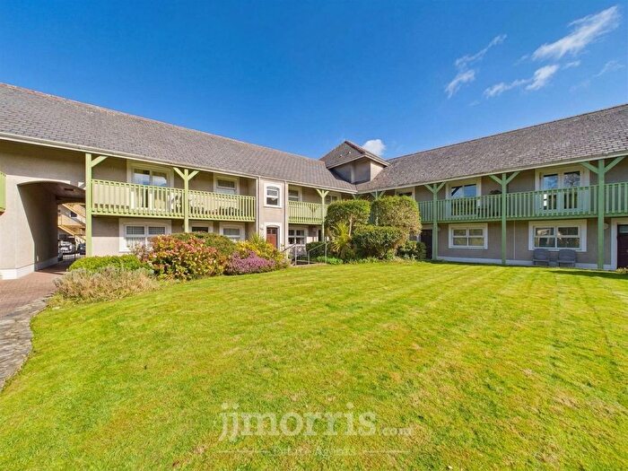 2 Bedroom Flat For Sale In Spring Gardens, Cawdor Court Spring Gardens, SA67