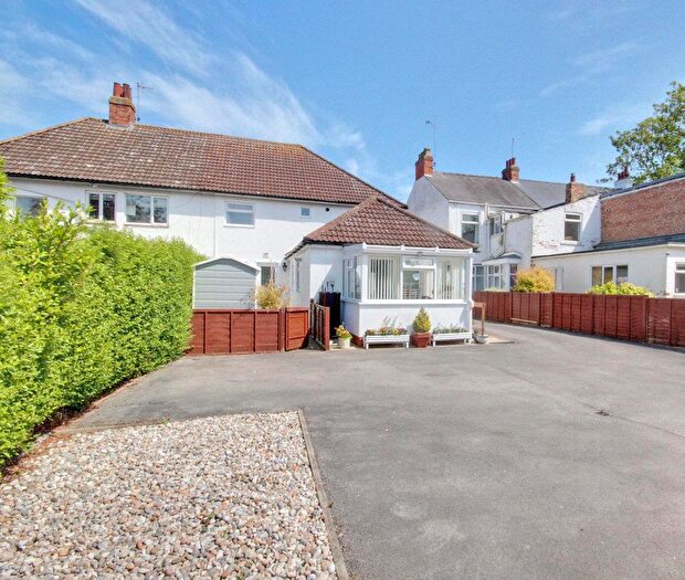 2 Bedroom House To Rent In Cliff Road, Hornsea, HU18