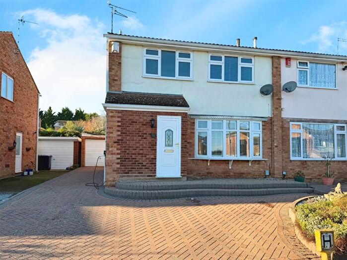 3 Bedroom Semi Detached House For Sale In Mullard Drive, Whitnash, Leamington Spa, CV31