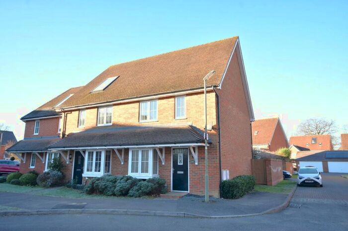 3 Bedroom End Of Terrace House To Rent In Newman Road, Horley, Surrey, RH6