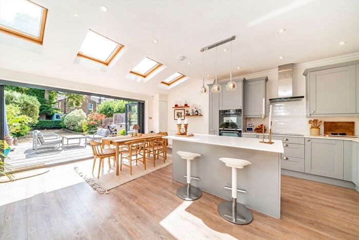 3 Bedroom Terraced House For Sale In Bickersteth Road, Tooting, SW17