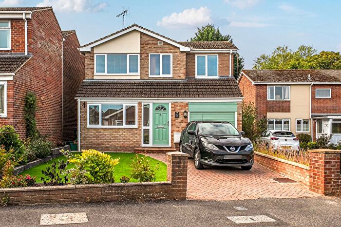 4 Bedroom Detached House For Sale In Abbey Close, Newbury, RG14