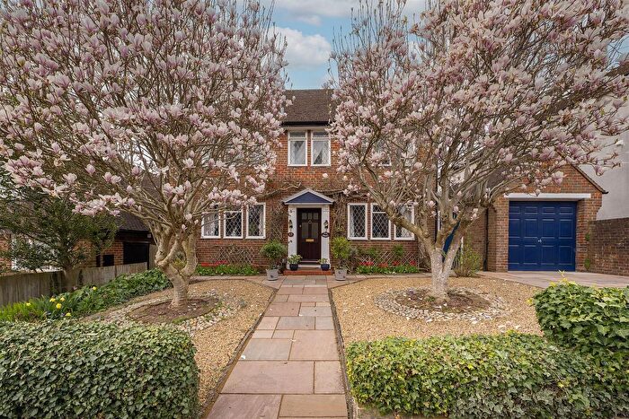4 Bedroom Detached House For Sale In Bloomfield Road, Harpenden, AL5