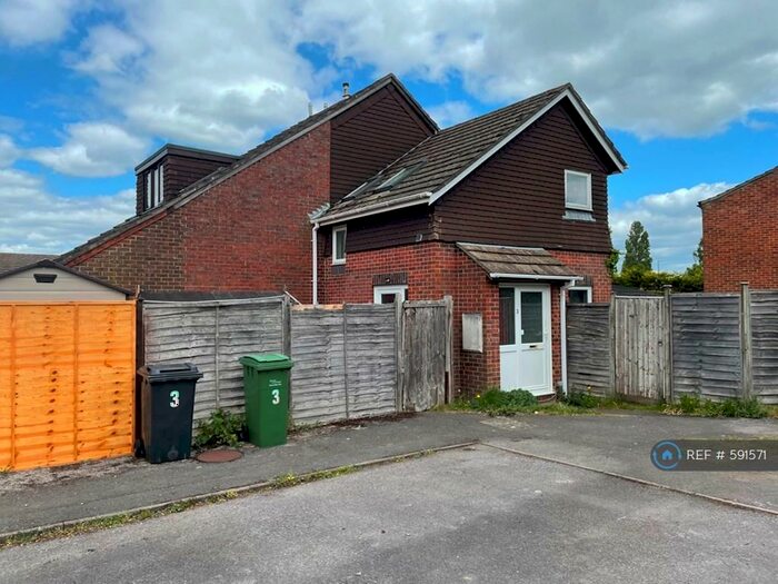 1 Bedroom Terraced House To Rent In Robertson Close, Newbury, RG14