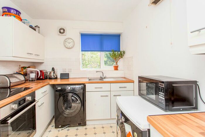 1 Bedroom Flat For Sale In Rainhill Way, London, E3