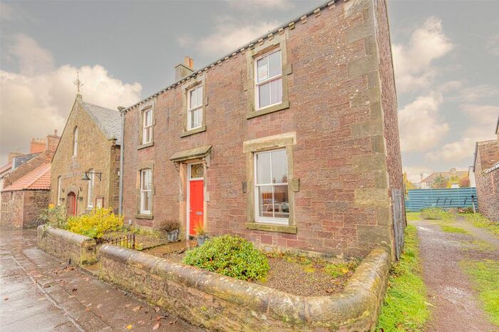 2 Bedroom Flat For Sale In High Street, East Linton, East Lothian, EH40