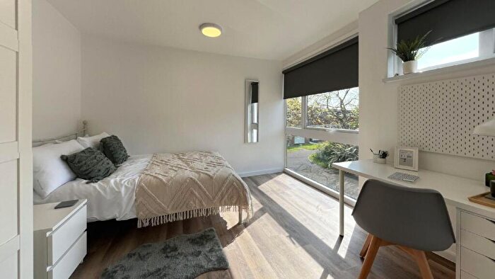 3 Bedroom Flat To Rent In Flat, Monterey Gardens, EX4