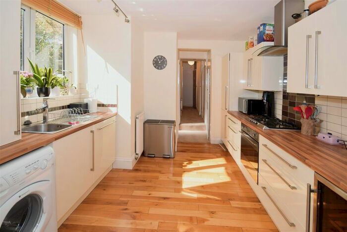1 Bedroom Flat To Rent In Gladstone Road, London, SW19