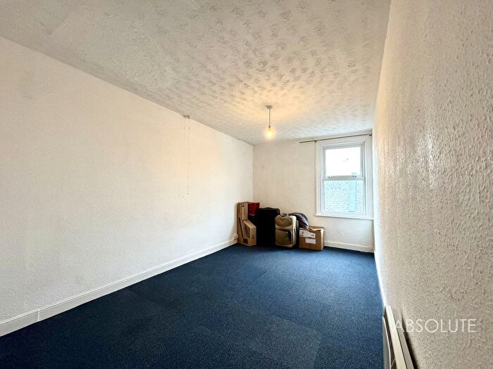 1 Bedroom Flat To Rent In Union Street, Newton Abbot, TQ12