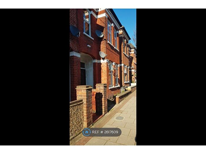 2 Bedroom Flat To Rent In Streatham, London, SW16