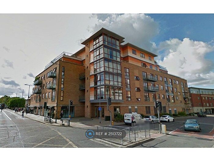 2 Bedroom Flat To Rent In The Levels, Cambridge, CB2