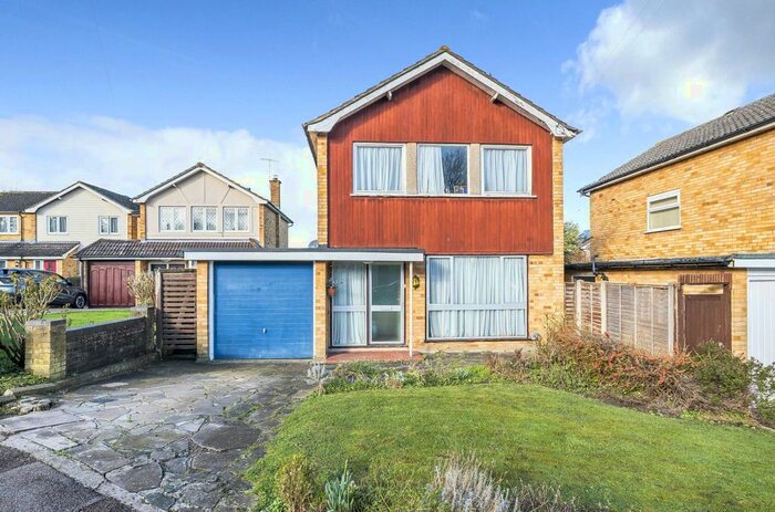 3 Bedroom Detached House For Sale In Ashlyn Close, Bushey, Hertfordshire, WD23