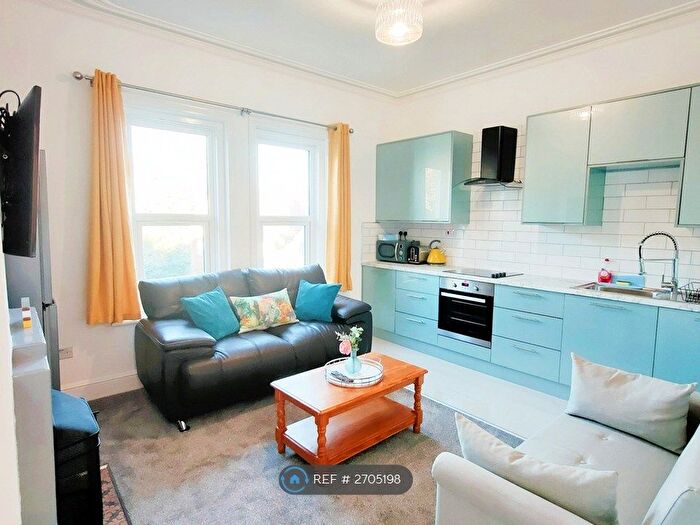 2 Bedroom Flat To Rent In Snowdon Road, Bournemouth, BH4