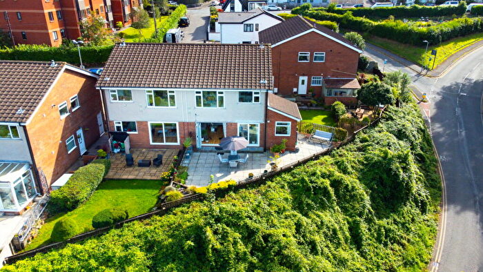2 Bedroom Flat For Sale In Northcliffe Drive, Penarth, CF64