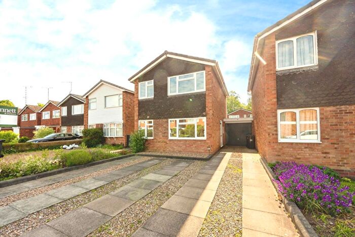 3 Bedroom Link Detached House For Sale In Burges Grove, Warwick, Warwickshire, CV34