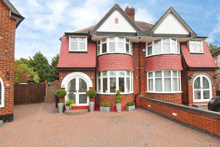 3 Bedroom Semi Detached House For Sale In Charminster Avenue, Birmingham, West Midlands, B25