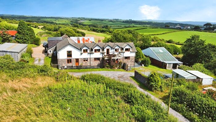 6 Bedroom Semi-Detached House For Sale In Trimsaran Road, Pen-Y-Mynydd, Llanelli, Carmarthenshire, SA15