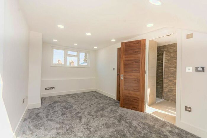 3 Bedroom Flat To Rent In Pellerin Road, Stoke Newington, London, N16