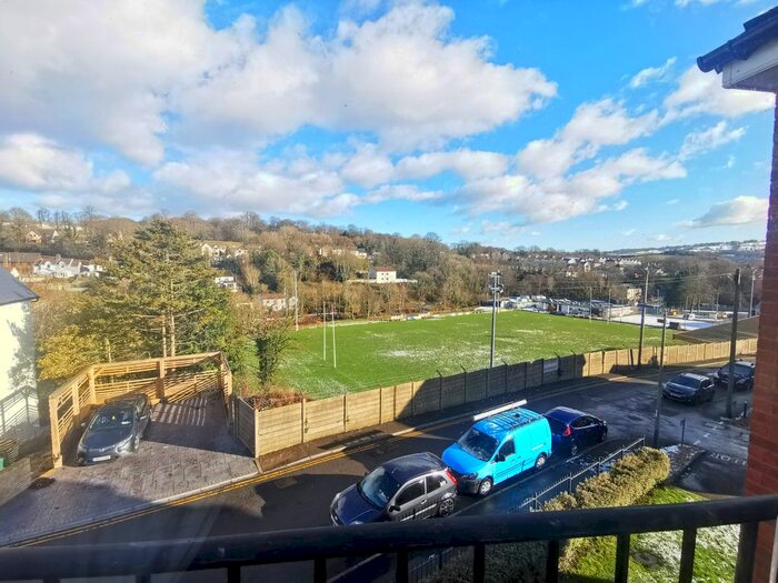 2 Bedroom Flat For Sale In Hall Street, Blackwood, NP12