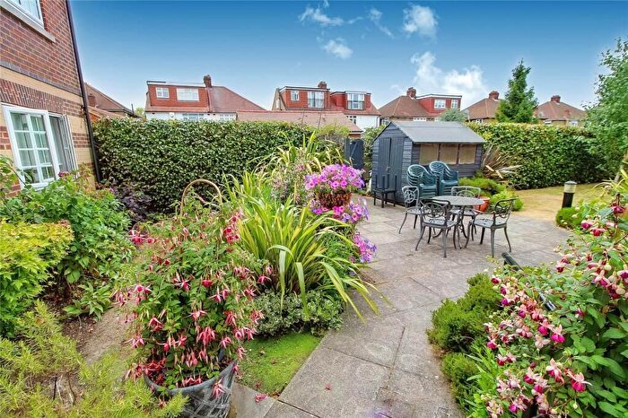 1 Bedroom Flat For Sale In Cockfosters Road, Cockfosters, Barnet, EN4