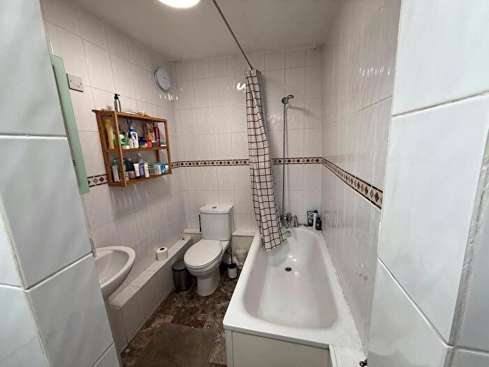 1 Bedroom Studio To Rent In Shakespeare Road, London, SE24