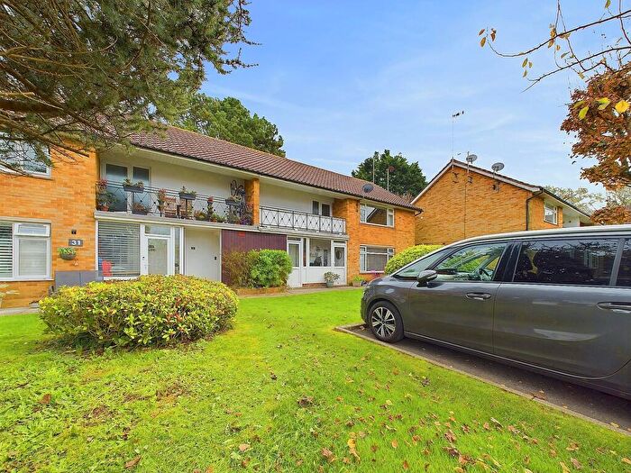 2 Bedroom Flat To Rent In Chatsmore Crescent, Worthing, BN12