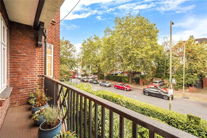 3 Bedroom Apartment For Sale In Finchley Road, London, NW2