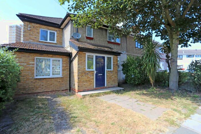 1 Bedroom Flat To Rent In Highland Avenue, Dagenham, RM10