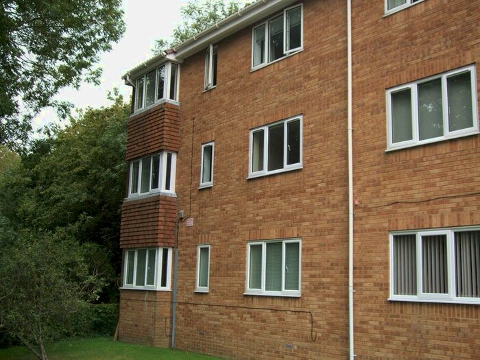 2 Bedroom Flat To Rent In Gregory Close, Gillingham, ME8