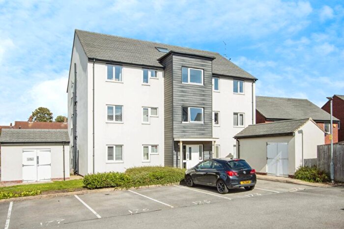 2 Bedroom Apartment For Sale In Parkside Crescent, Seacroft, Leeds, West Yorkshire, LS14