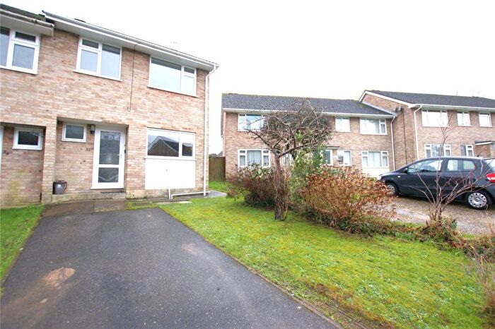 Terraced House To Rent In Jubilee Road, Corfe Mullen, Wimborne, Dorset, BH21