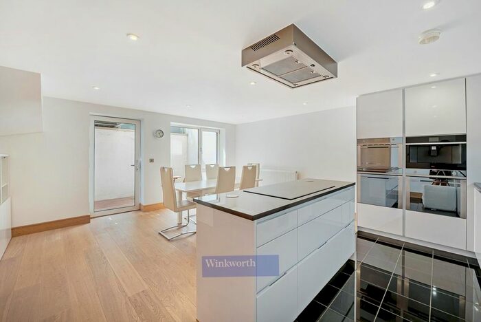 3 Bedroom Property To Rent In Printers Road, London, SW9
