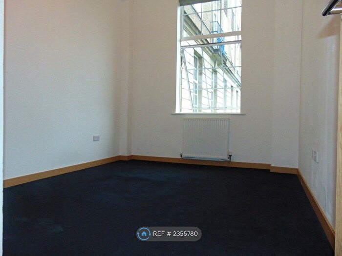 2 Bedroom Flat To Rent In Academy Court, Dagenham, RM8