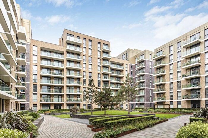 3 Bedroom Flat To Rent In Queenshurst Square, Kingston Upon Thames, KT2