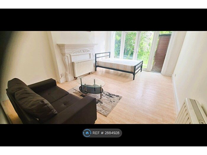 Studio To Rent In Muswell Hill, London, N10
