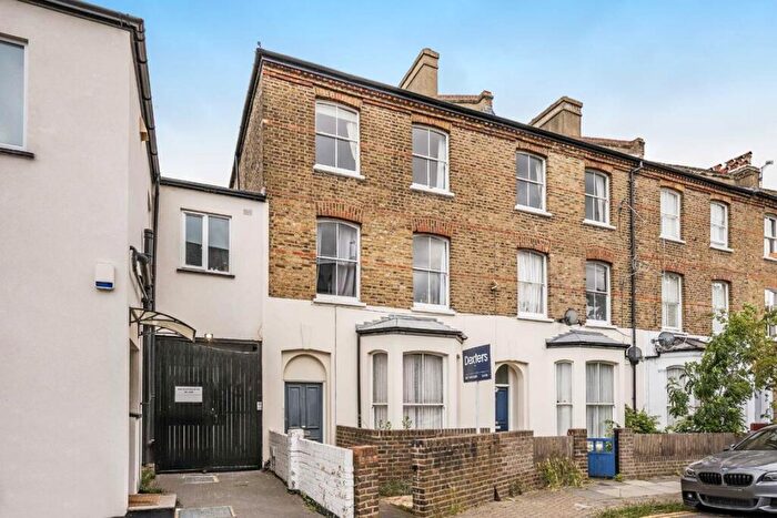 3 Bedroom Flat To Rent In Charteris Road, London, N4