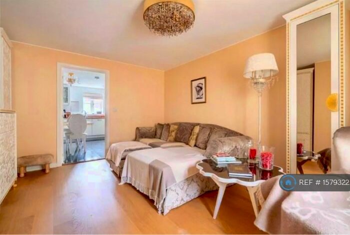 3 Bedroom Semi-Detached House To Rent In Spitfire Place, Upper Rissington, GL54