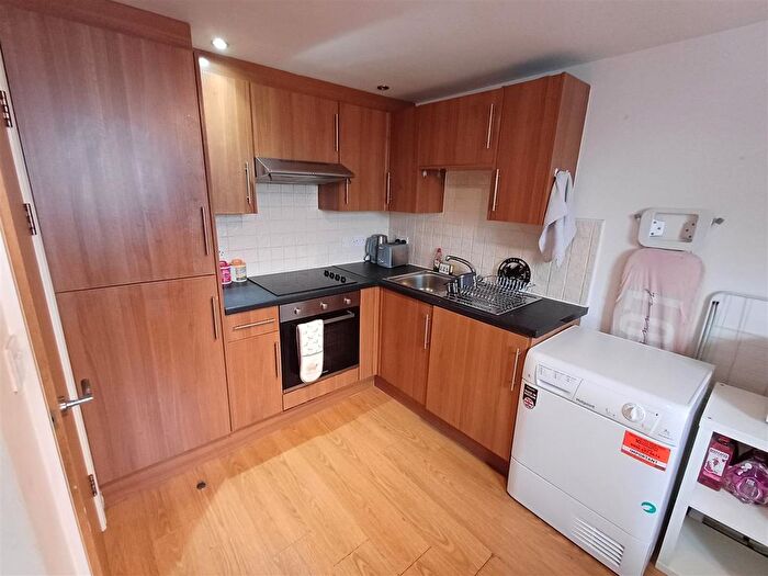 2 Bedroom Flat To Rent In Crwys Road, Cathays, CF24