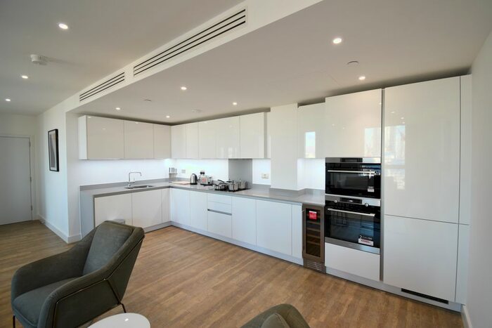 2 Bedroom Flat To Rent In Wandsworth Road, London, SW8