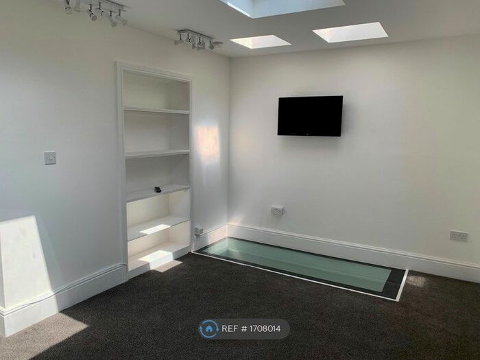1 Bedroom Flat To Rent In Lillie Road, London, SW6