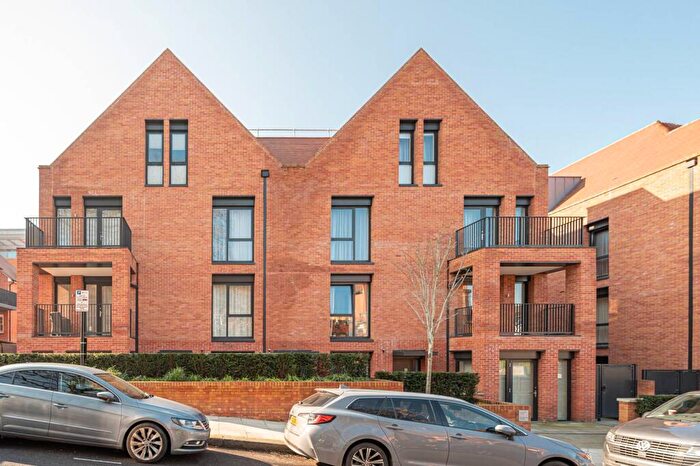 2 Bedroom Flat To Rent In Kidderpore Avenue, Hampstead, London, NW3