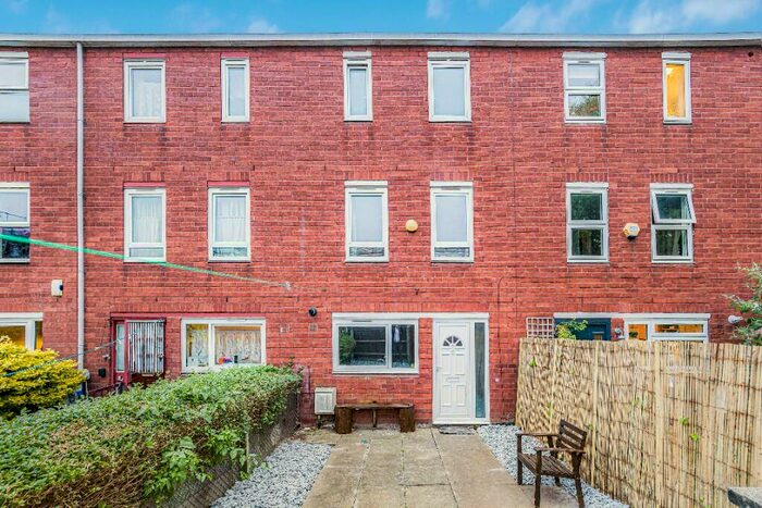 4 Bedroom Maisonette To Rent In Tresham Walk, London, E9