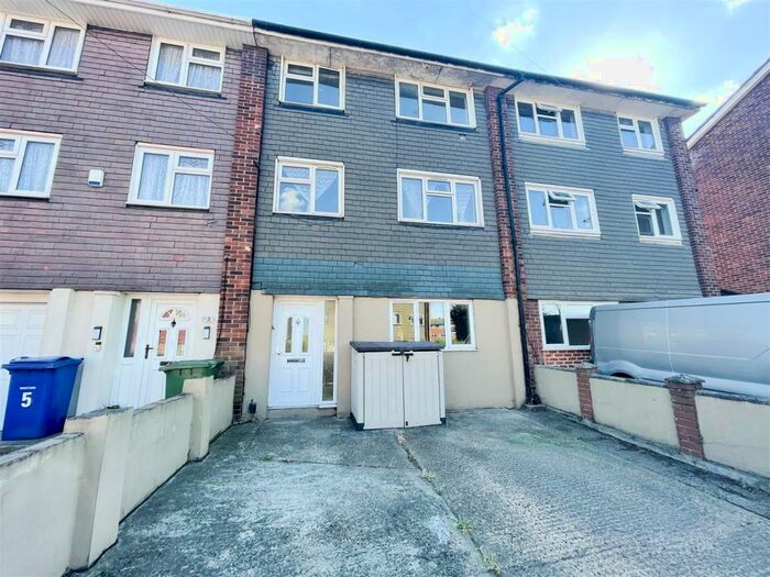 4 Bedroom Town House To Rent In Leveson Road, Grays, RM16
