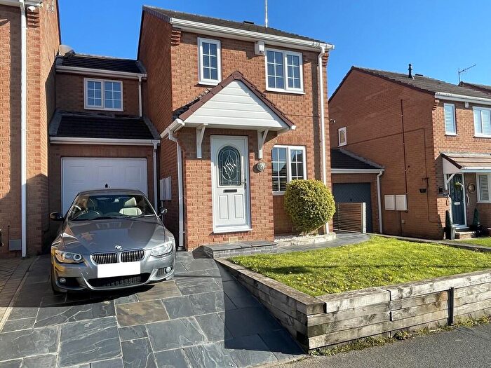 3 Bedroom Link Detached House To Rent In Lady Croft Lane, Hemingfield, S73