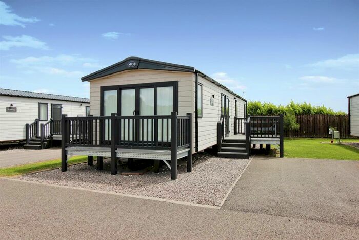 3 Bedroom Lodge For Sale In Walls Lane, Ingoldmells, Skegness, PE25