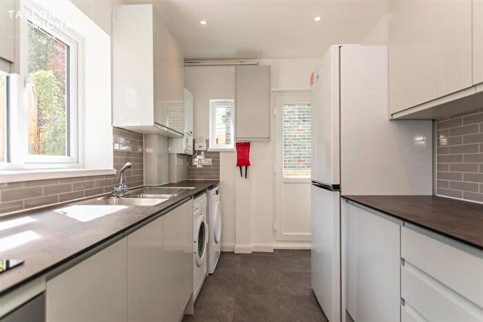 5 Bedroom Semi-Detached House To Rent In Manton Road, Brighton, BN2