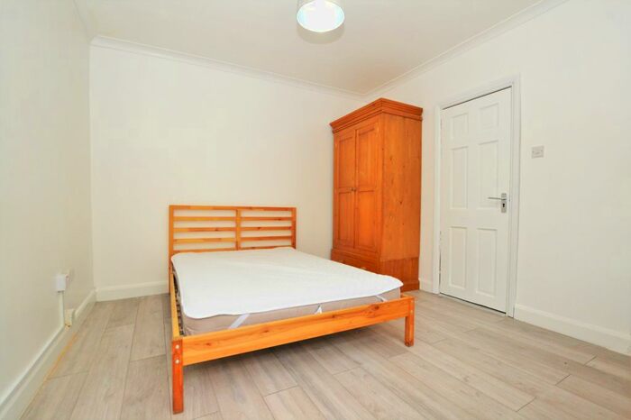Studio To Rent In Pembroke Place, Isleworth, TW7