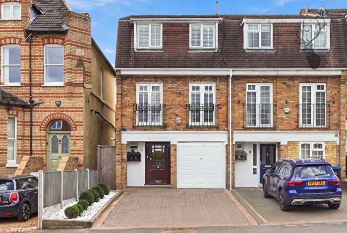 4 Bedroom End Of Terrace House For Sale In Palmerston Road, Buckhurst Hill, IG9