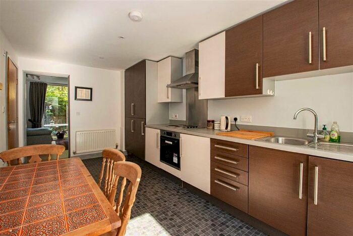 2 Bedroom Flat To Rent In Petersfield Green, Central Milton Keynes, Milton Keynes, MK9