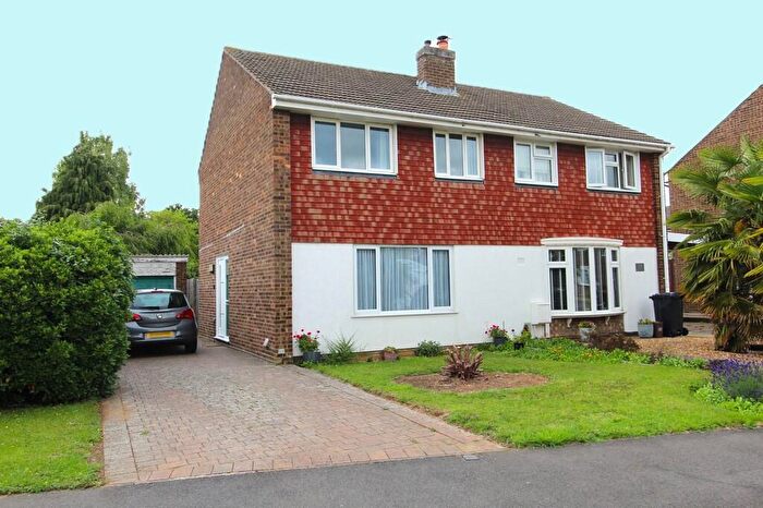 3 Bedroom Semi-Detached House For Sale In Swansholme Gardens, Sandy, SG19